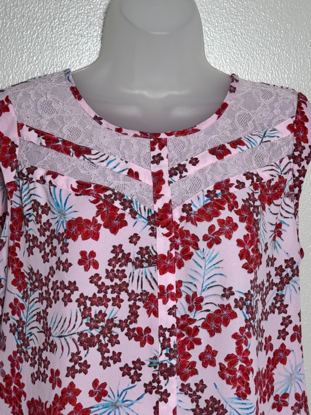 Floral Sleeveless Blouse Lace Yoke Keyhole Back Career Casual Cottagecore - Picture 3 of 8